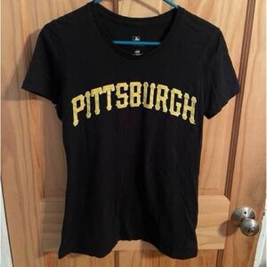 Like New Women’s Size Large Fanatics Pittsburgh Pirates T-Shirt